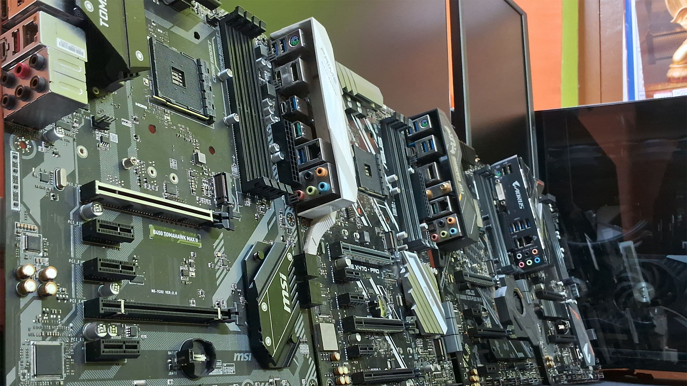 Hardware Studio Peripherals and Audio Gear